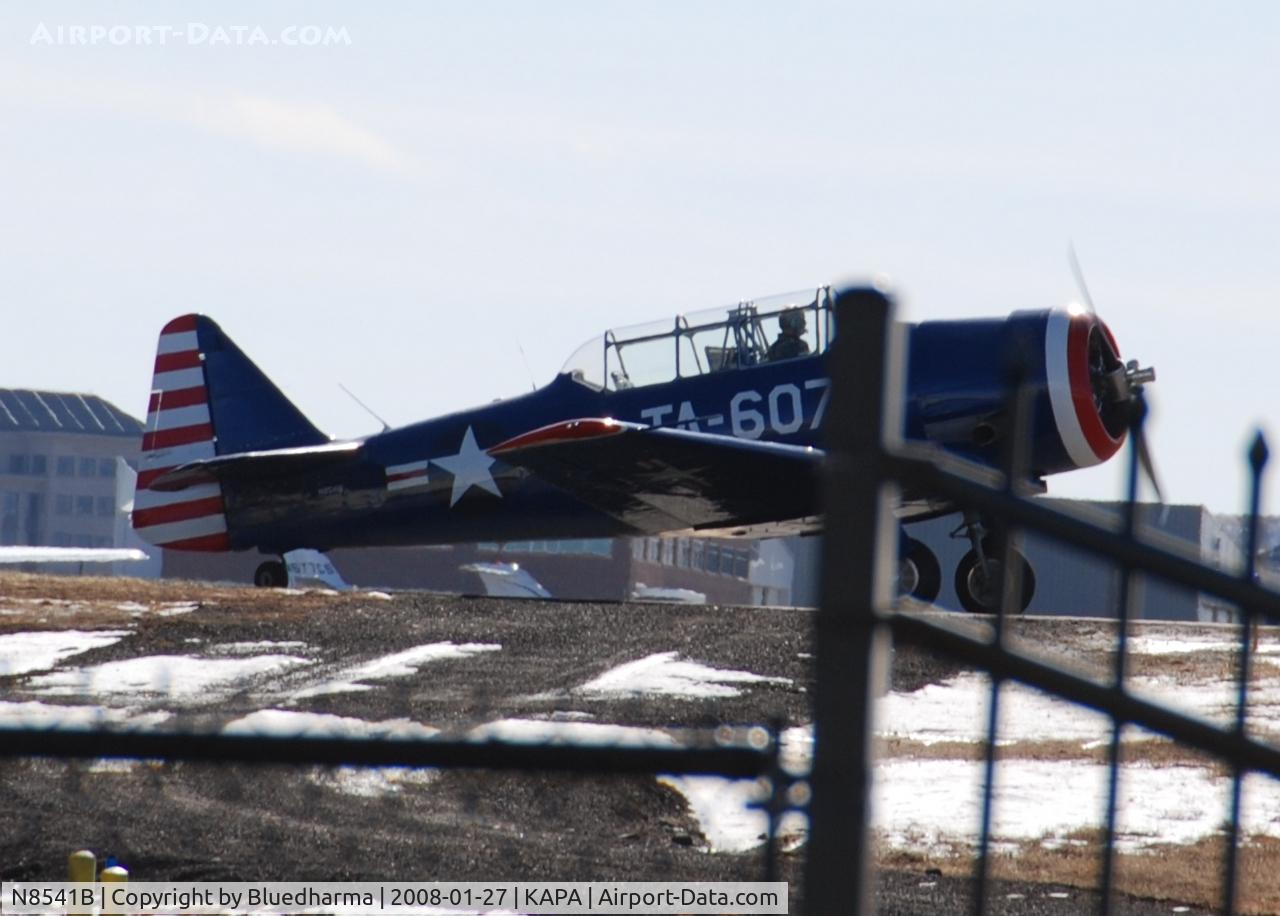 N8541B, 1943 North American T-6D C/N 41-34607-1, Taxi to 17L.
