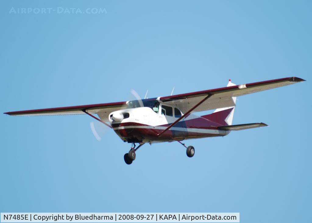 N7485E, 1960 Cessna 210 C/N 57185, On approach to 17L.