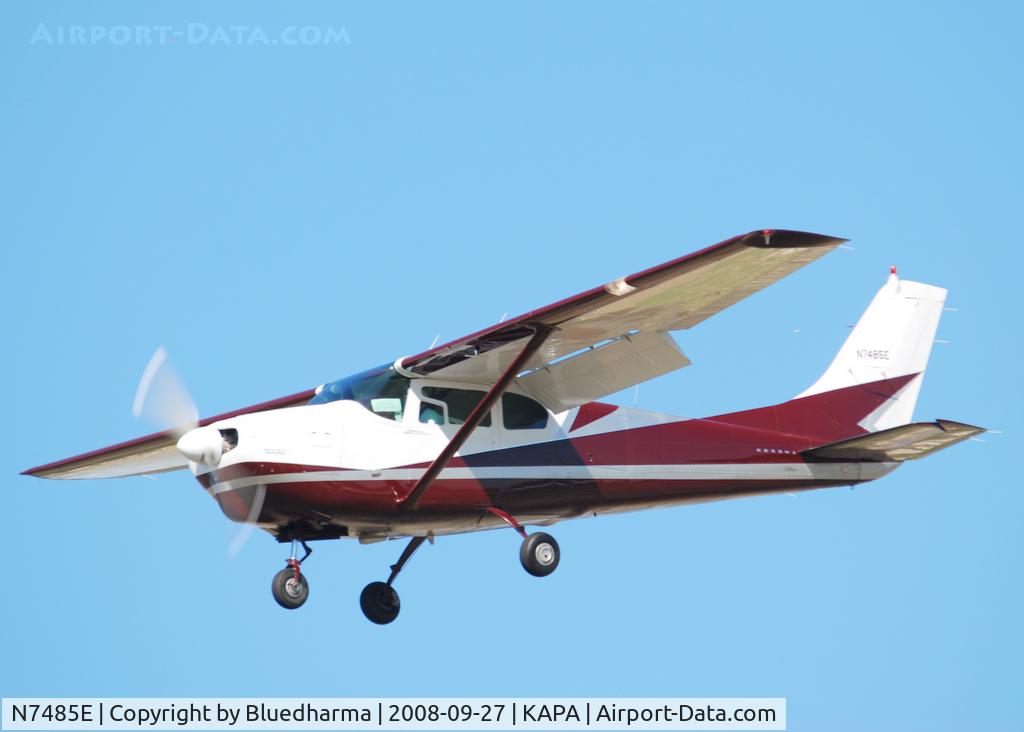 N7485E, 1960 Cessna 210 C/N 57185, On approach to 17L.