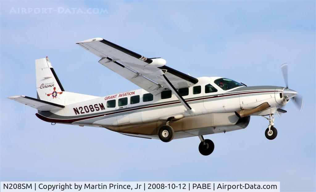 N208SM, 1999 Cessna 208B Grand Caravan C/N 208B-0749, On Final to Runway 18