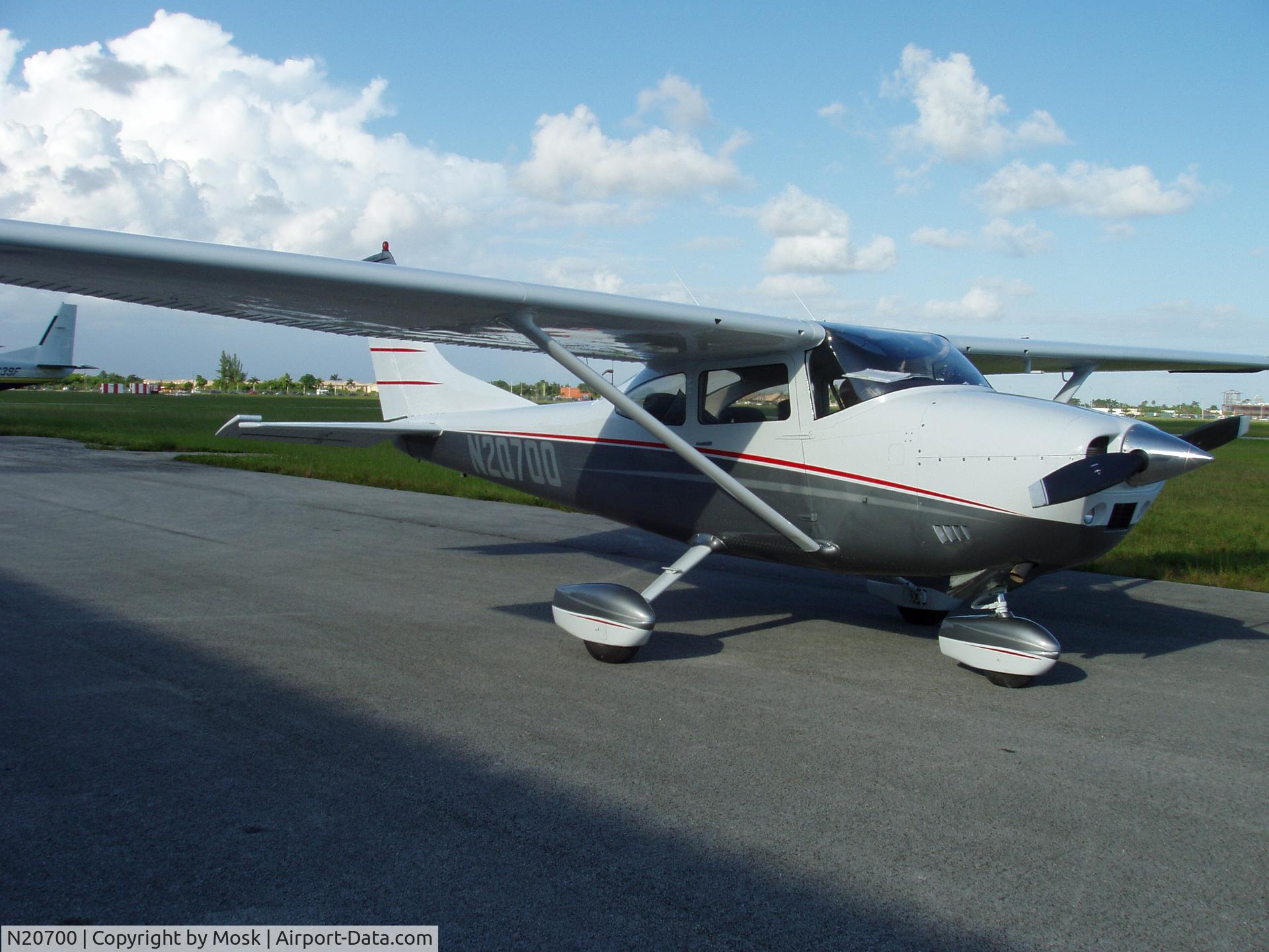 N20700, 1972 Cessna 182P Skylane C/N 18261140, Cessna 182P, Miami