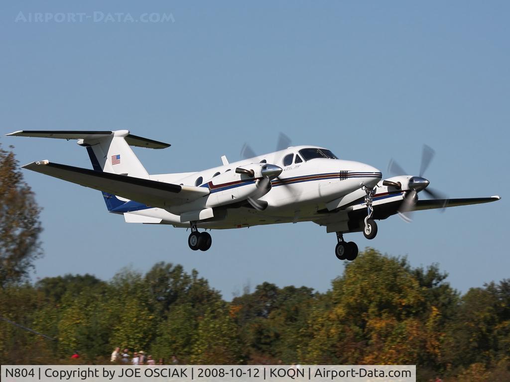 N804, 1980 Beech 200 C/N BB-724, Taking off from Brandywine