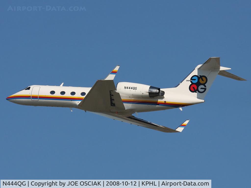 N444QG, 2001 Gulfstream Aerospace G-IV C/N 1453, Leaving PHL