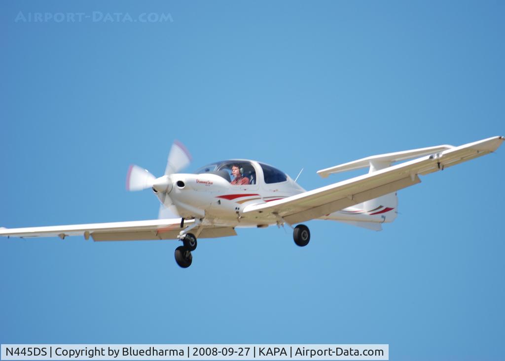 N445DS, 2001 Diamond DA-40 Diamond Star C/N 40045, On final approach to 17L.