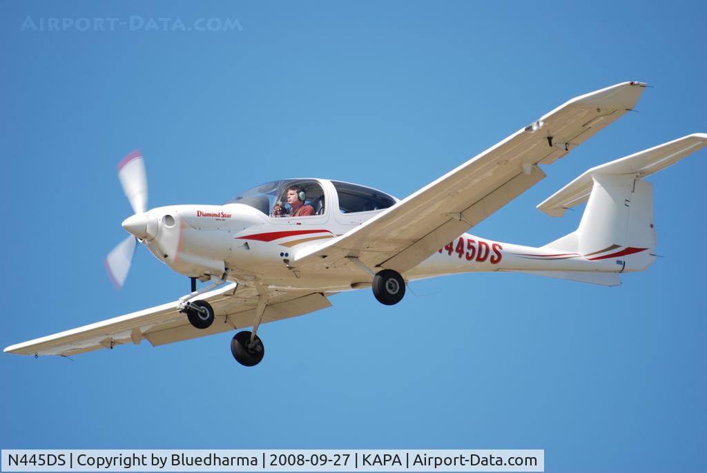 N445DS, 2001 Diamond DA-40 Diamond Star C/N 40045, On final approach to 17L.