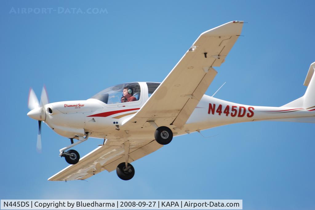 N445DS, 2001 Diamond DA-40 Diamond Star C/N 40045, On final approach to 17L.