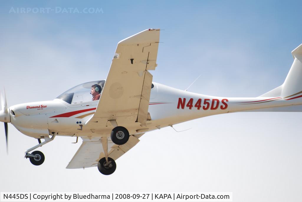 N445DS, 2001 Diamond DA-40 Diamond Star C/N 40045, On final approach to 17L.