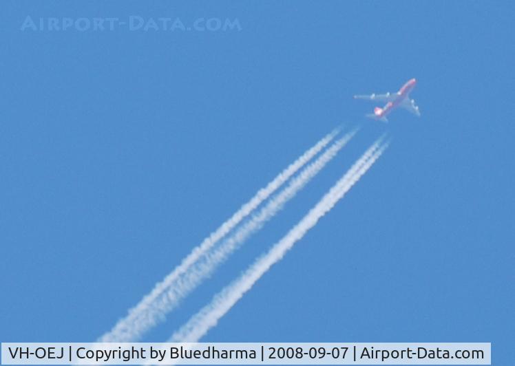 VH-OEJ, 2003 Boeing 747-438/ER C/N 32914, (Wunala Dreaming) of Qantas flys over Denver, Colorado
