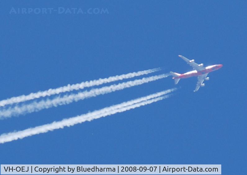 VH-OEJ, 2003 Boeing 747-438/ER C/N 32914, (Wunala Dreaming) of Qantas flys over Denver, Colorado