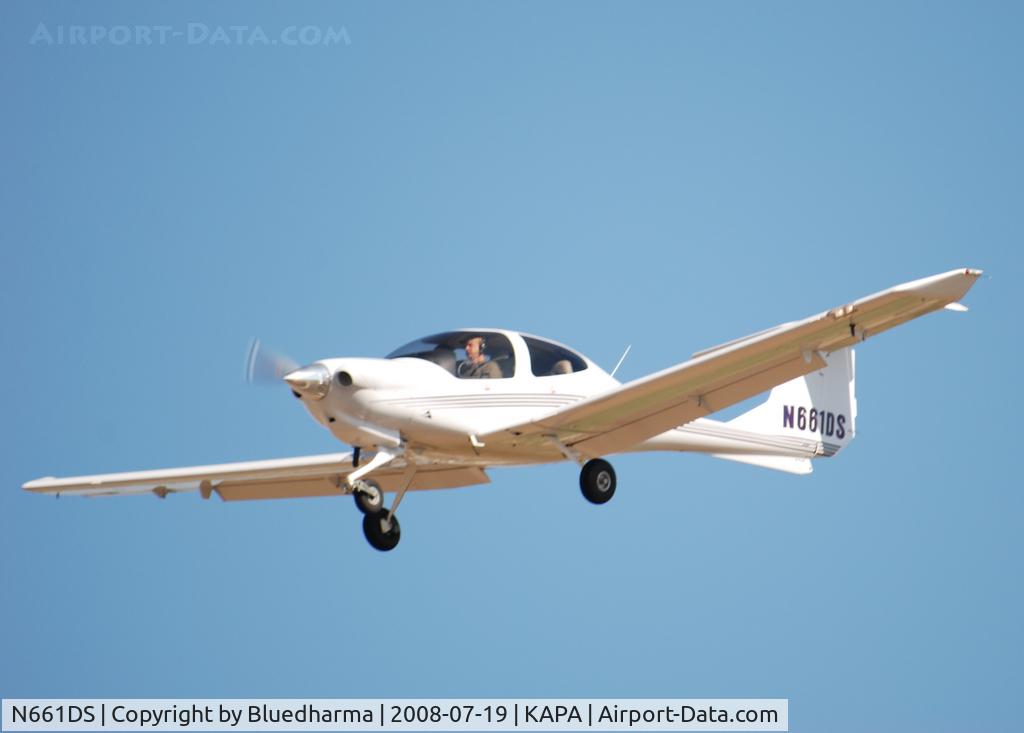 N661DS, 2005 Diamond DA-40 Diamond Star C/N 40.600, On final approach to 17L.