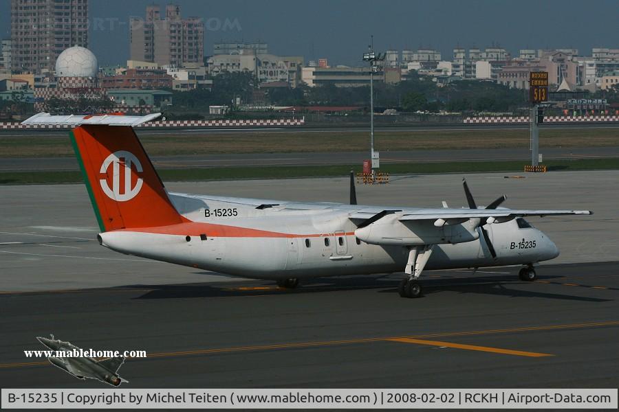 B-15235, 1996 De Havilland Canada DHC-8-311Q Dash 8 C/N 443, Uni Air