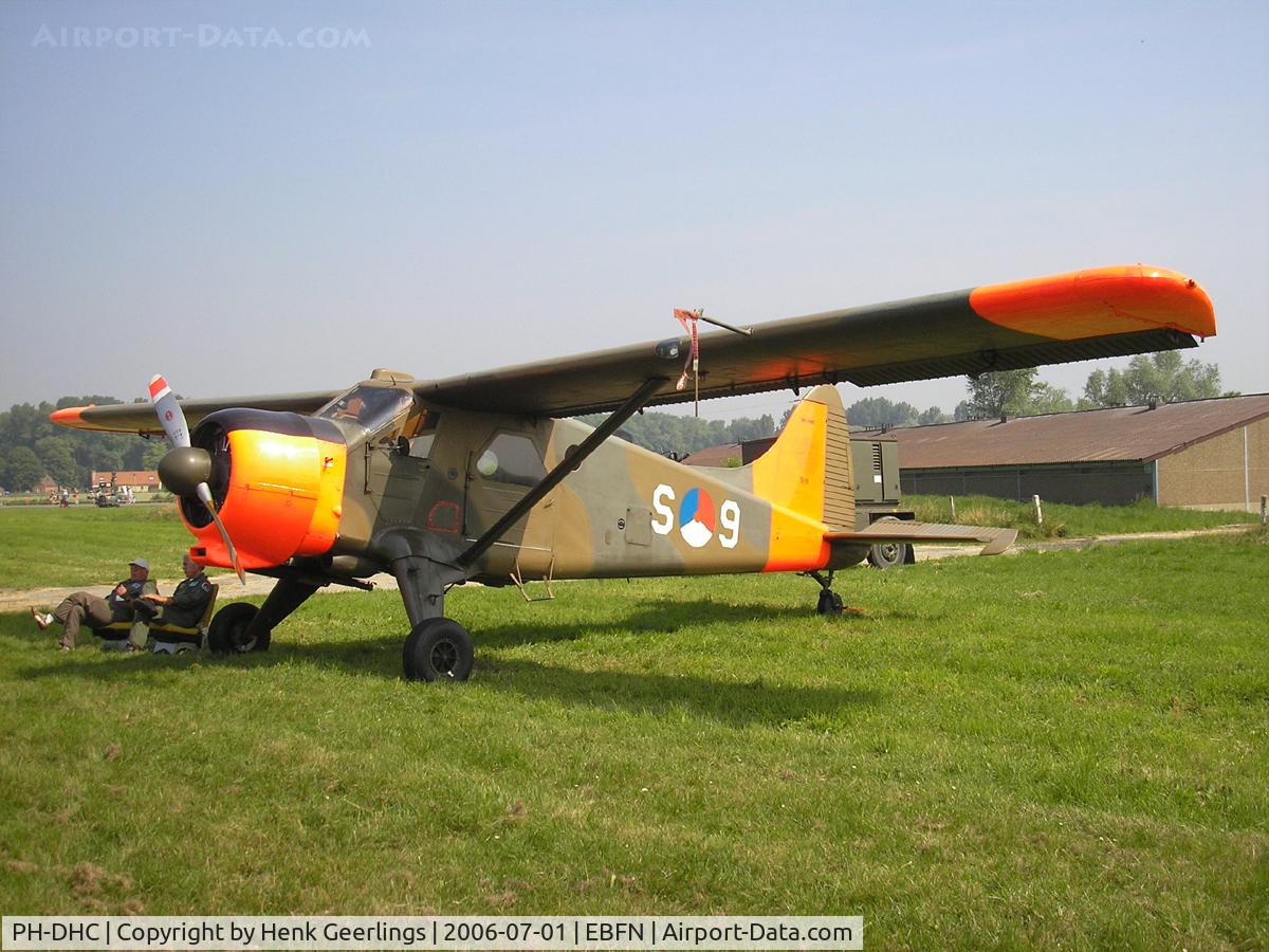 PH-DHC, 1955 De Havilland Canada U-6A Beaver C/N 965/1623, Belgian Defence Day - Koksijde 2006 /  cs Dutch AF S-9 owner SKHV