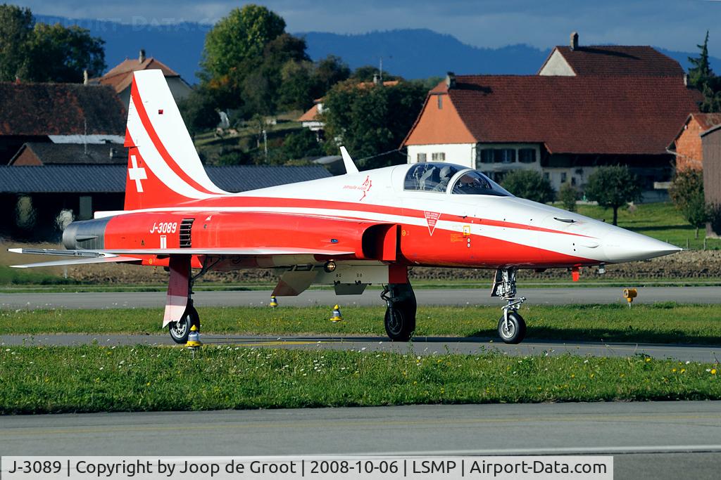 J-3089, 1985 Northrop F-5E Tiger II C/N L.1089, The aircraft of the Patrouille Suise do fly operational missions as well. This one just returns from one.
