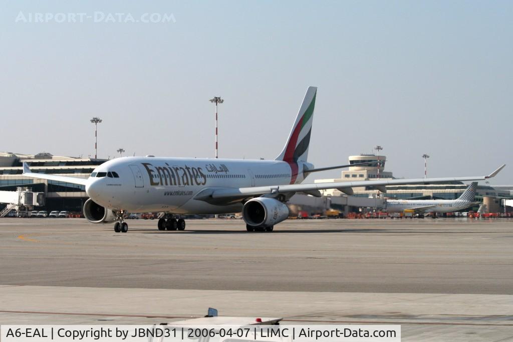 A6-EAL, 2002 Airbus A330-243 C/N 462, A320-243