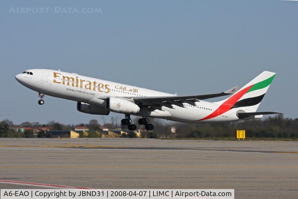 A6-EAO, 2003 Airbus A330-243 C/N 525, A320-243