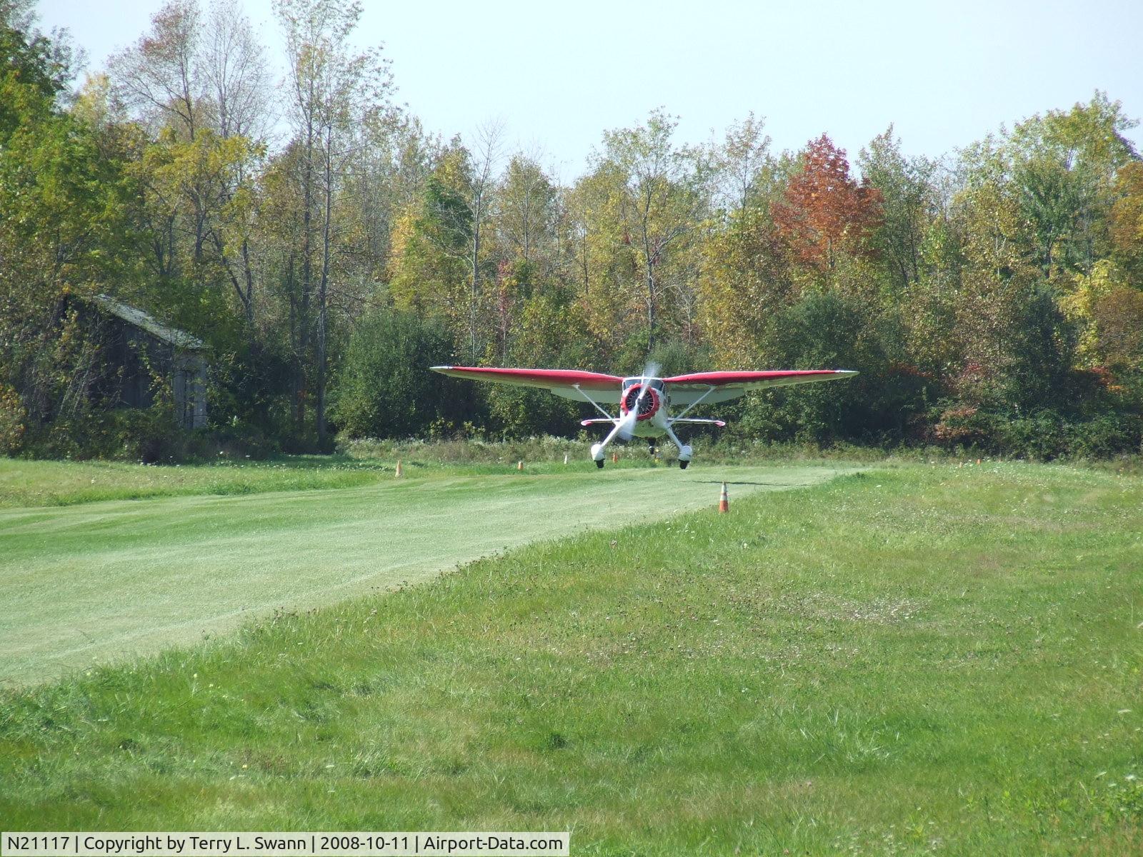 N21117, 1939 Stinson SR-9C Reliant C/N 5371, Landing at his home field.