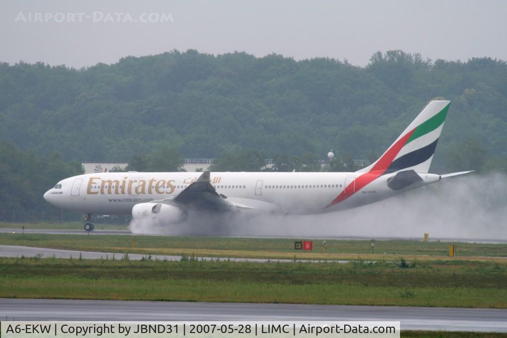 A6-EKW, 1999 Airbus A330-243 C/N 316, A330-243