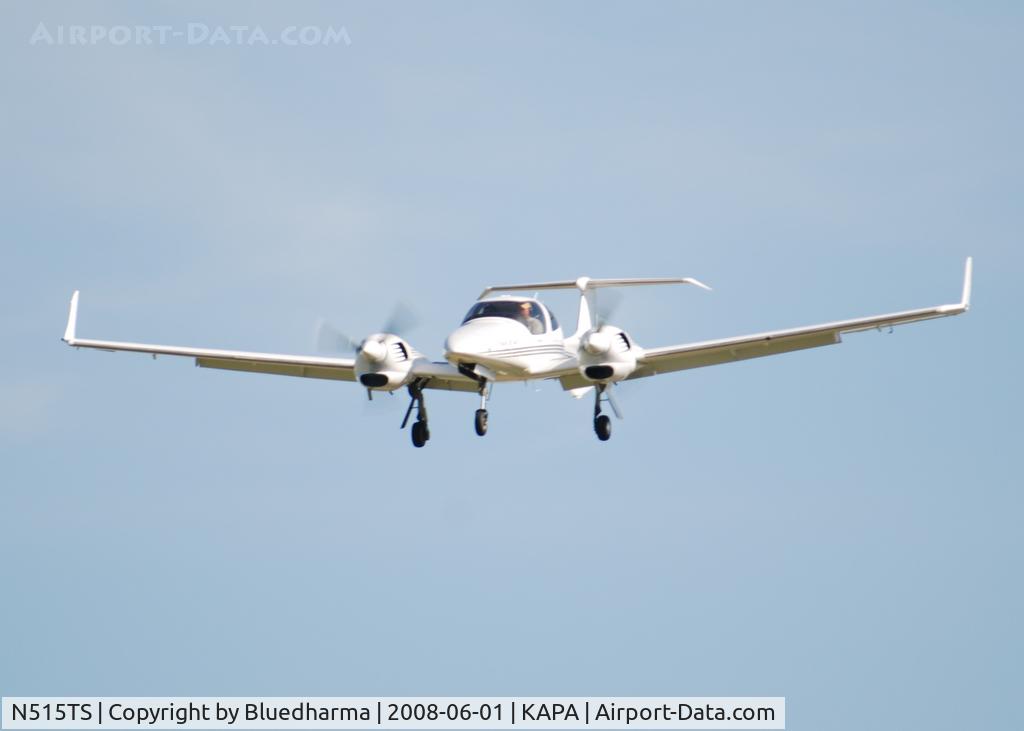 N515TS, 2007 Diamond DA-42 Twin Star C/N 42.AC114, On final approach to 17L.