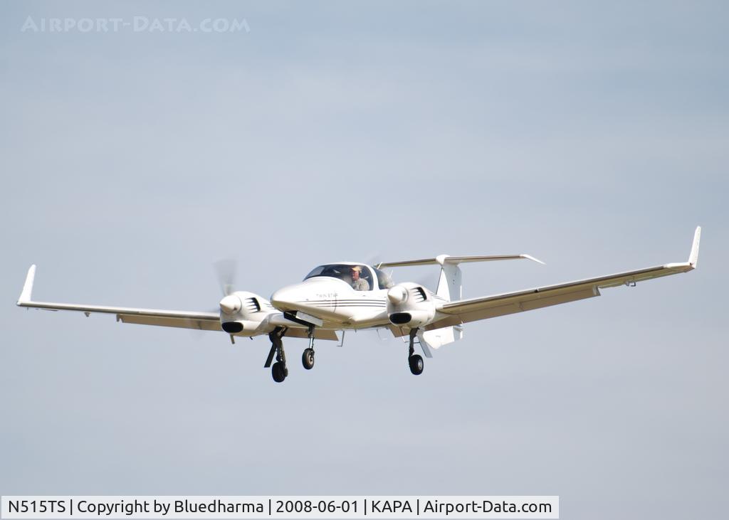 N515TS, 2007 Diamond DA-42 Twin Star C/N 42.AC114, On final approach to 17L.