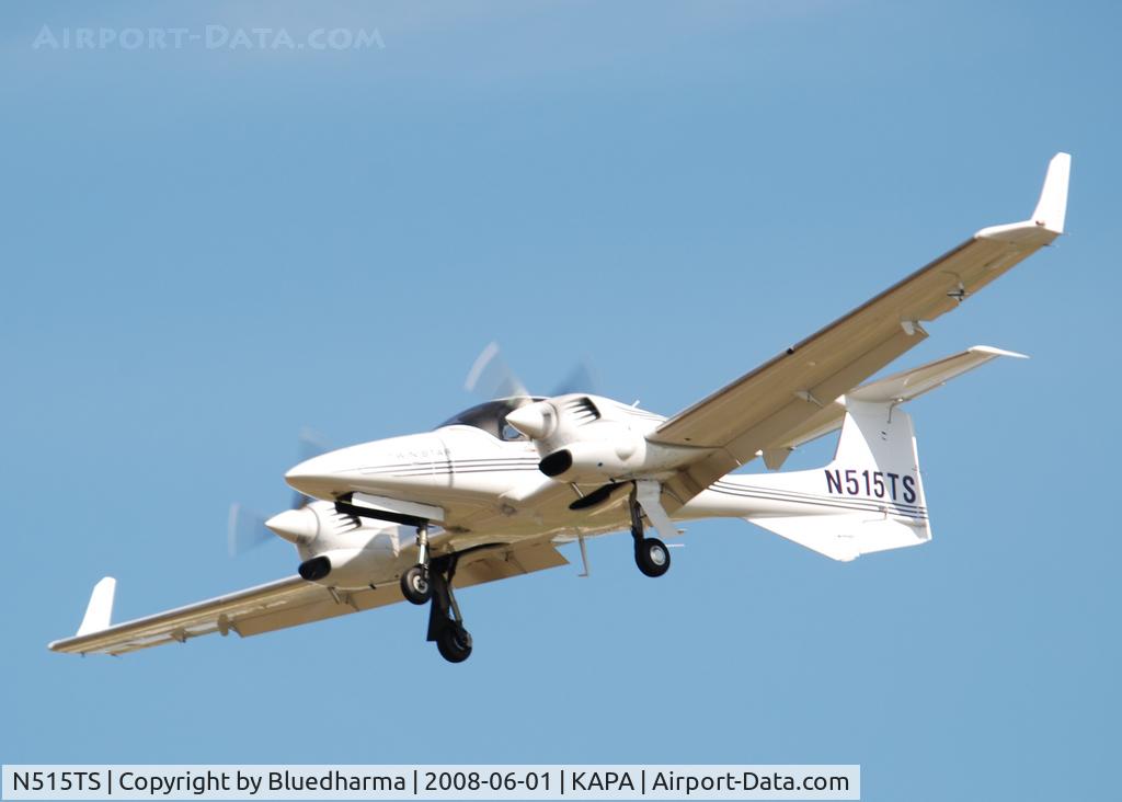 N515TS, 2007 Diamond DA-42 Twin Star C/N 42.AC114, On final approach to 17L.