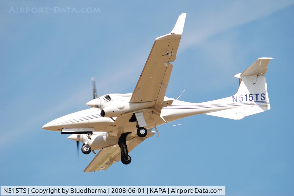 N515TS, 2007 Diamond DA-42 Twin Star C/N 42.AC114, On final approach to 17L.