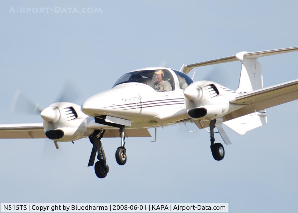 N515TS, 2007 Diamond DA-42 Twin Star C/N 42.AC114, On final approach to 17L.