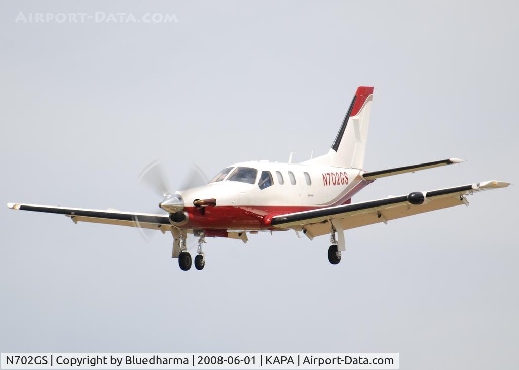 N702GS, 2000 Socata TBM-700 C/N 177, On approach to 17L.