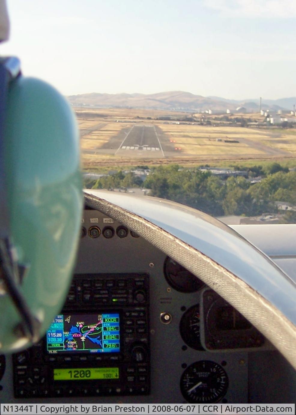 N1344T, 1982 Rutan Long-EZ C/N R-12007, On final at Concord, CA