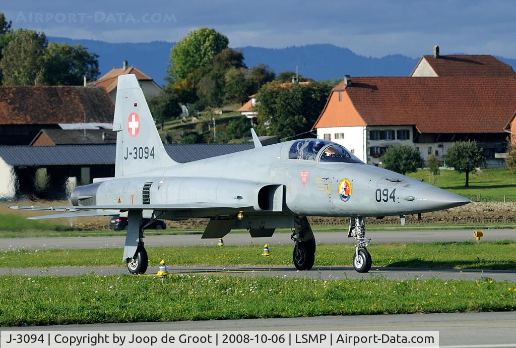 J-3094, Northrop F-5E Tiger II C/N L.1094, This Tiger wears the badge of FPlAbt 3. These markings were applied in 2003 during the last refresher course at Turtmann.