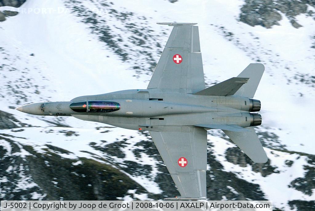 J-5002, McDonnell Douglas F/A-18C Hornet C/N 1315/SFC002, Spectacular pass over the Axalp range