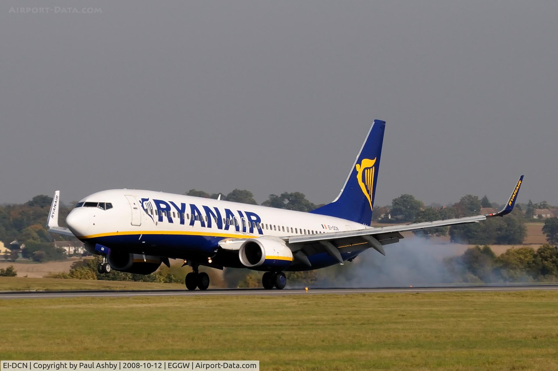 EI-DCN, 2004 Boeing 737-8AS C/N 33808, RyanAir 737 touching down