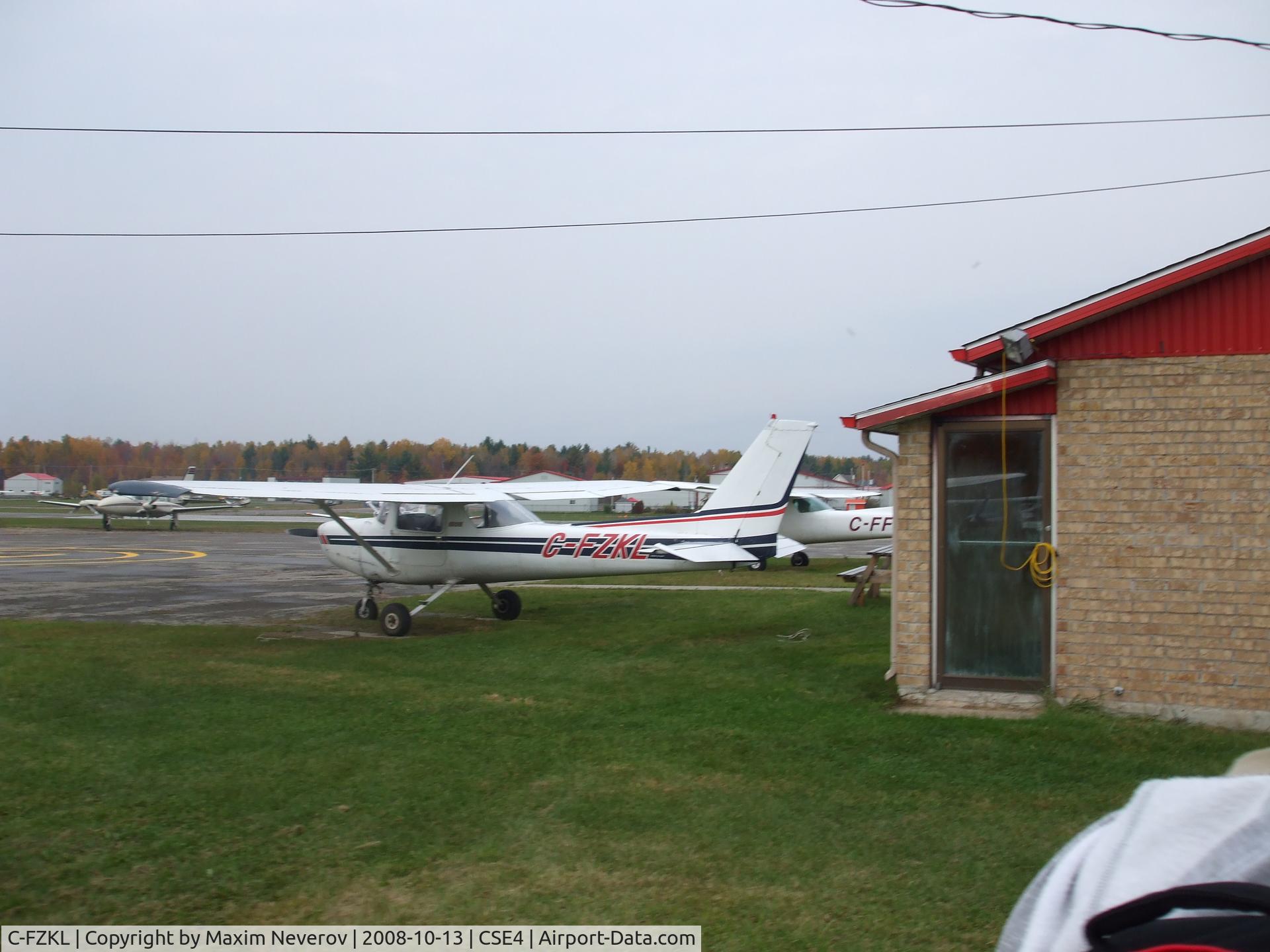 C-FZKL, 1981 Cessna 152 C/N 15285417, C-FZKL parked at CSE4 (Lachute)