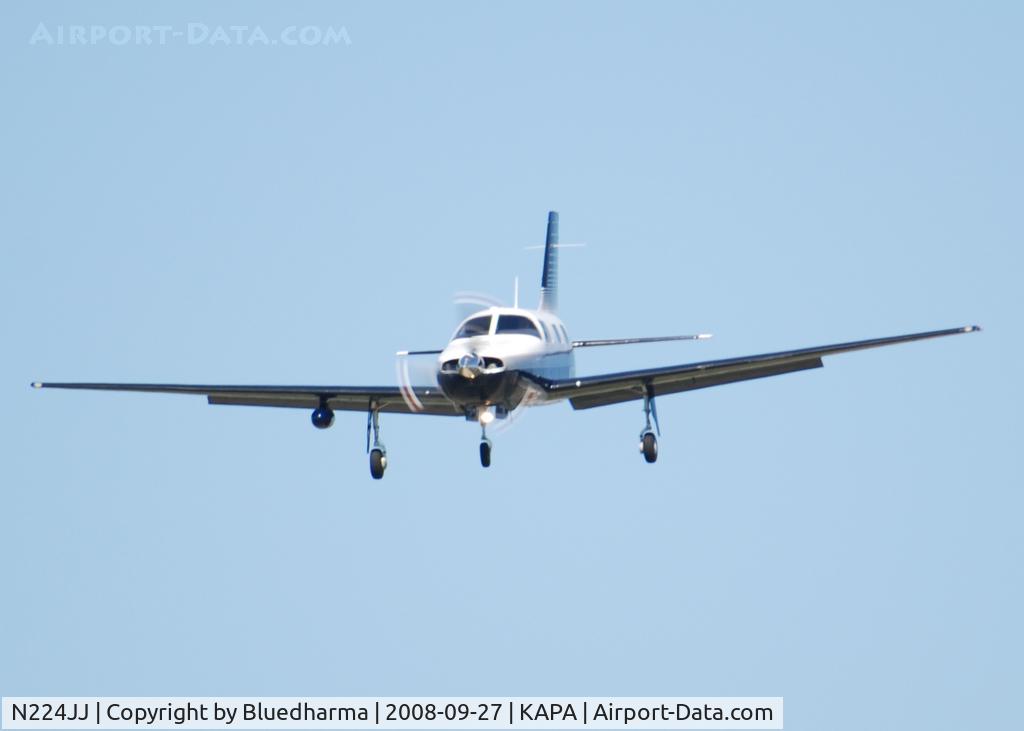 N224JJ, 1994 Piper PA-46-350P Malibu Mirage C/N 4622155, On approach to 17L.