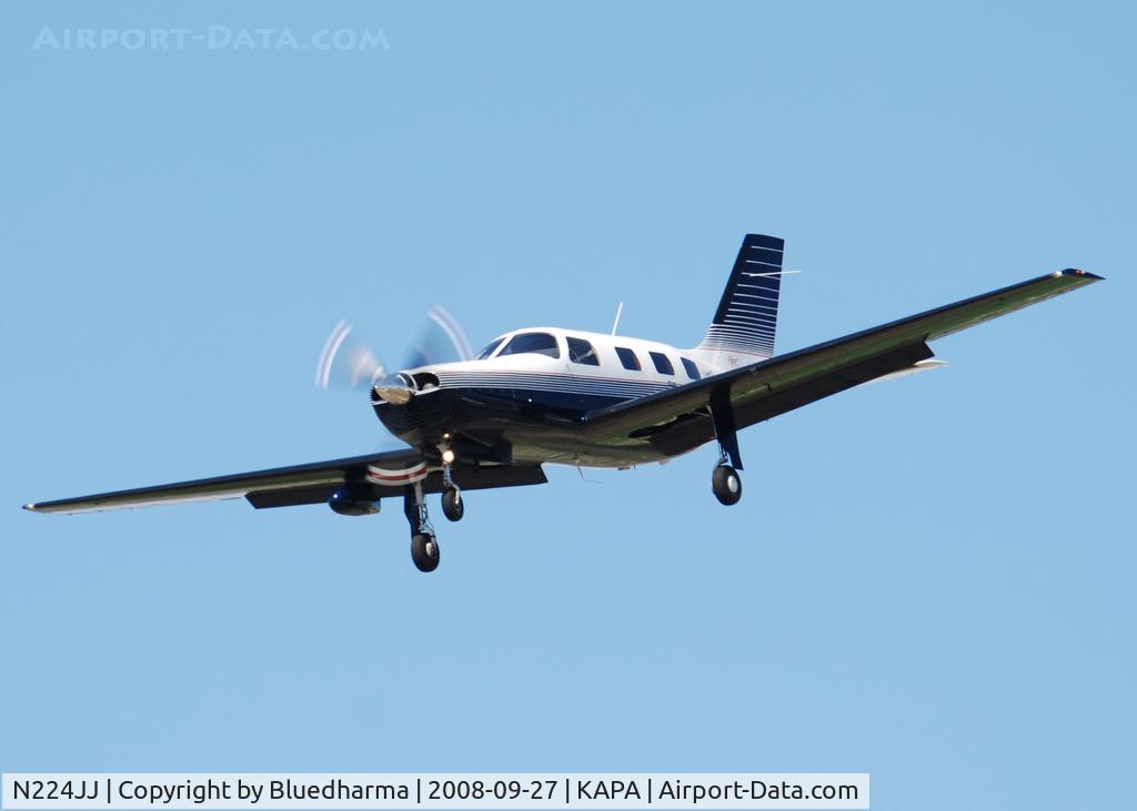 N224JJ, 1994 Piper PA-46-350P Malibu Mirage C/N 4622155, On approach to 17L.