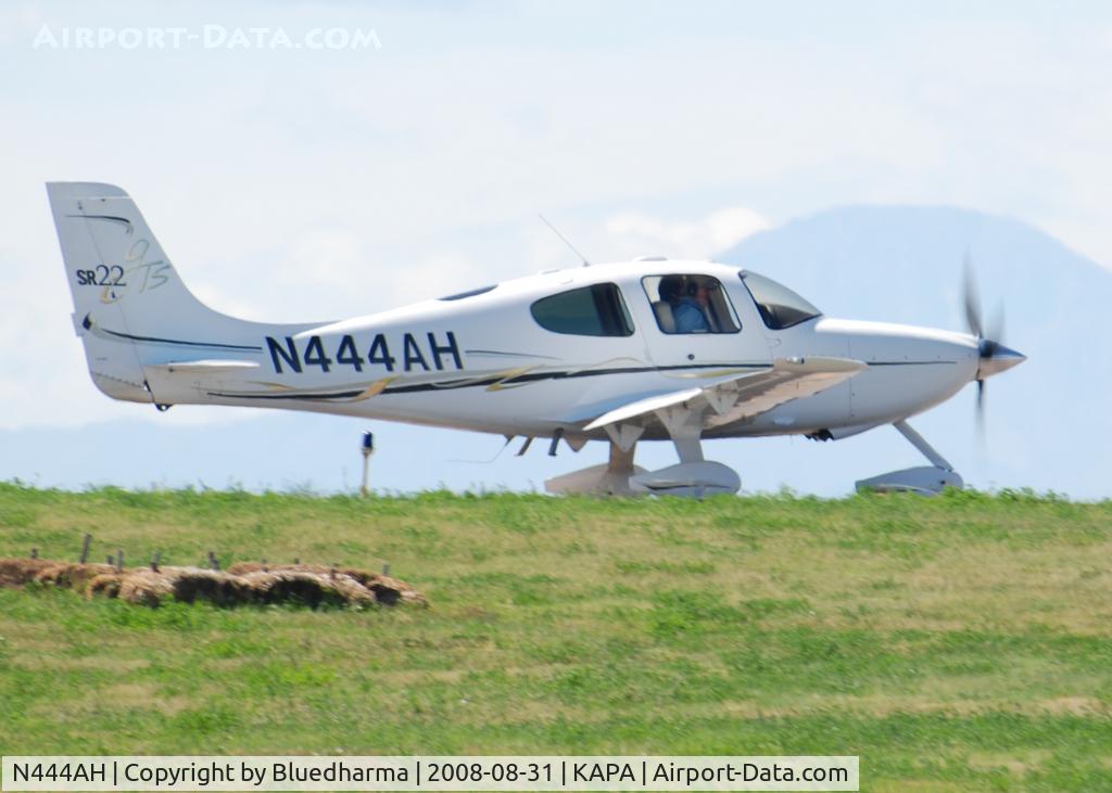 N444AH, 2006 Cirrus SR22 C/N 2137, Position and Hold for 17L.