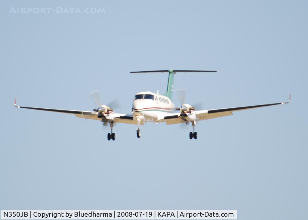N350JB, 1998 Raytheon 350 King Air (B300) C/N FL213, On final approach to 17L.