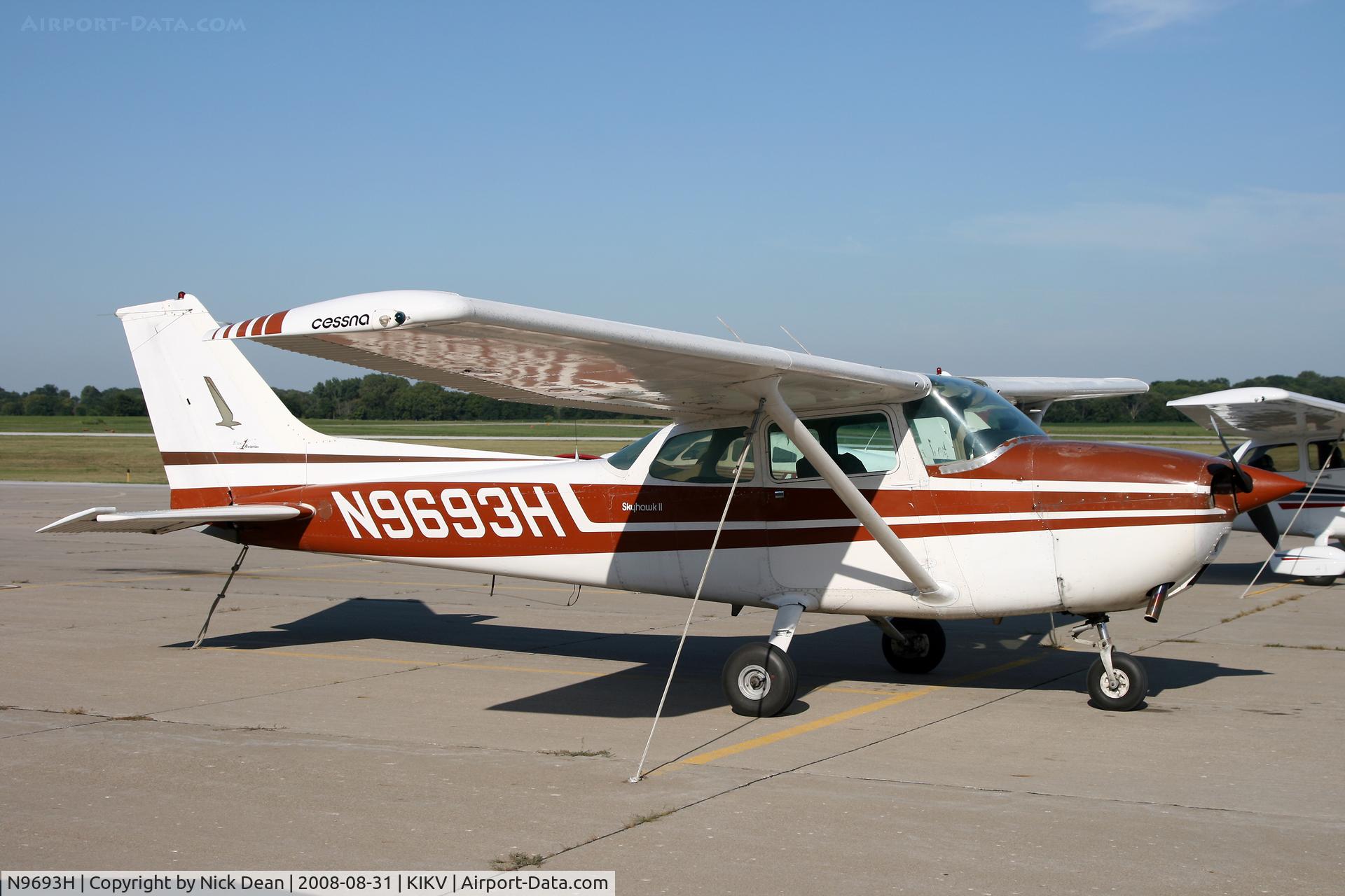 N9693H, 1975 Cessna 172M C/N 17266318, /