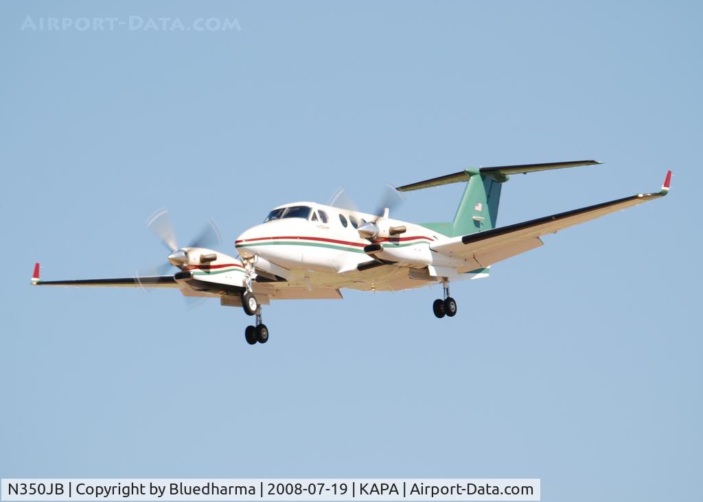 N350JB, 1998 Raytheon 350 King Air (B300) C/N FL213, On final approach to 17L.