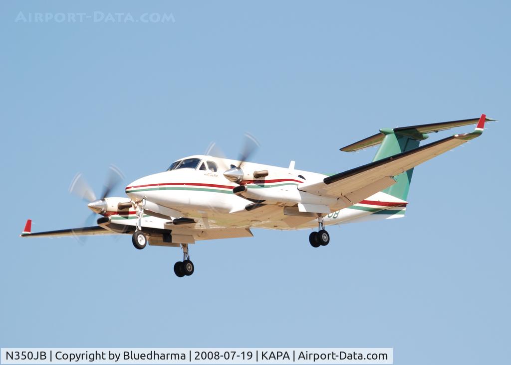 N350JB, 1998 Raytheon 350 King Air (B300) C/N FL213, On final approach to 17L.