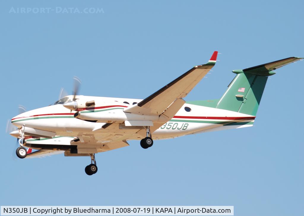 N350JB, 1998 Raytheon 350 King Air (B300) C/N FL213, On final approach to 17L.