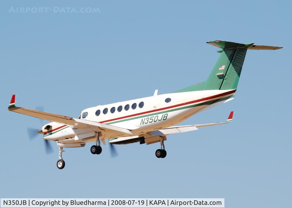 N350JB, 1998 Raytheon 350 King Air (B300) C/N FL213, On final approach to 17L.