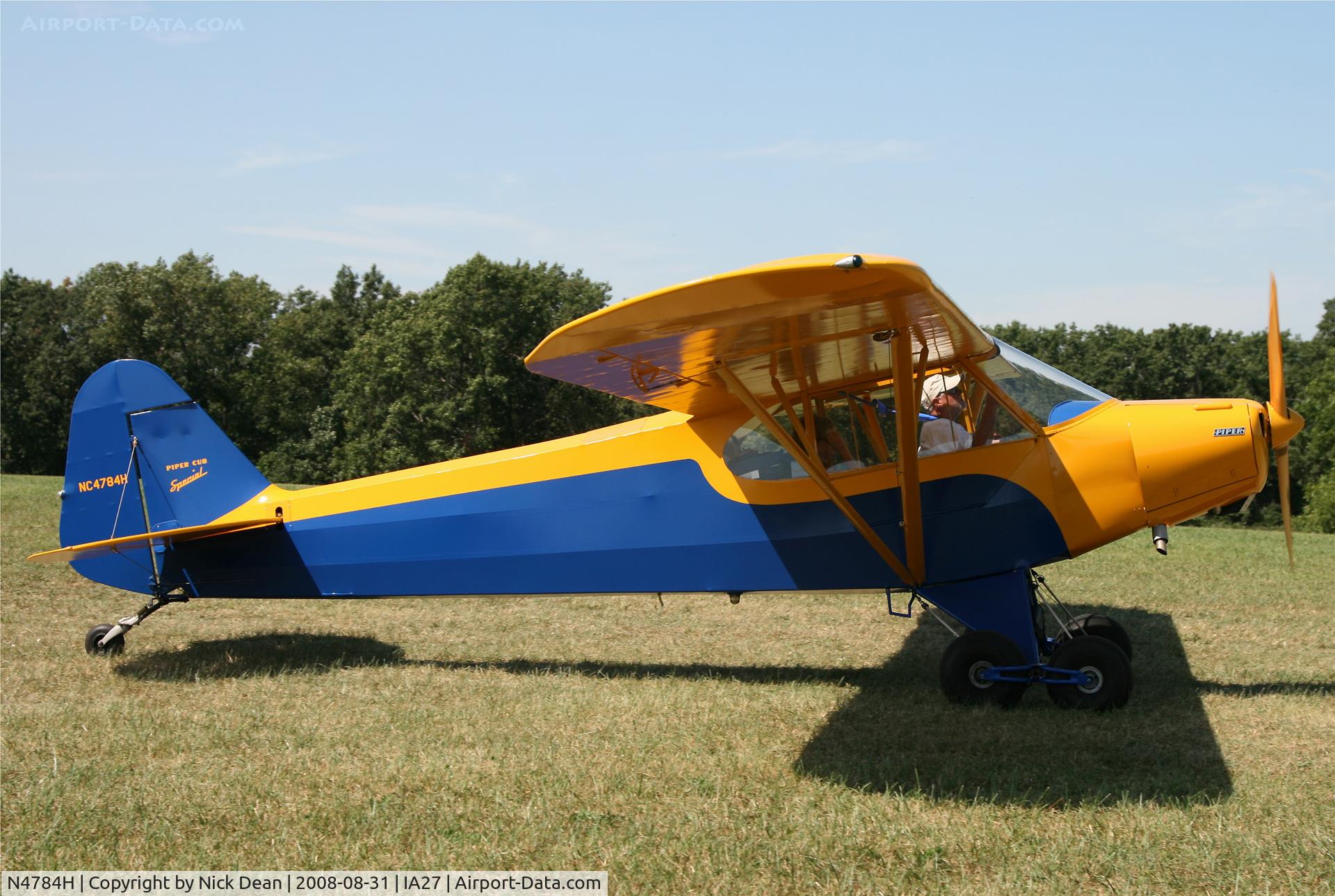 N4784H, 1948 Piper PA-11 Cub Special C/N 11-737, Check out the double bogie gear on this Cub
