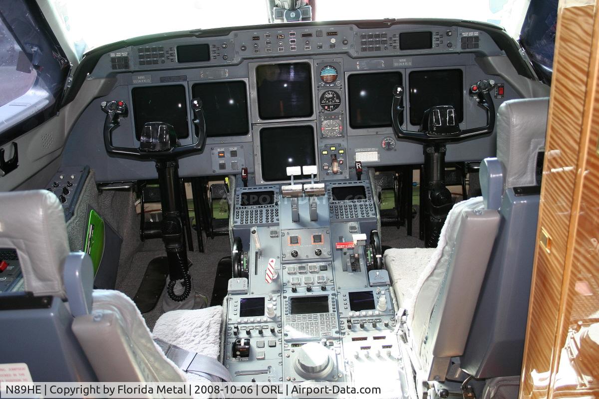 N89HE, 1999 Gulfstream Aerospace G-V C/N 568, Cockpit of Gulfstream V at NBAA