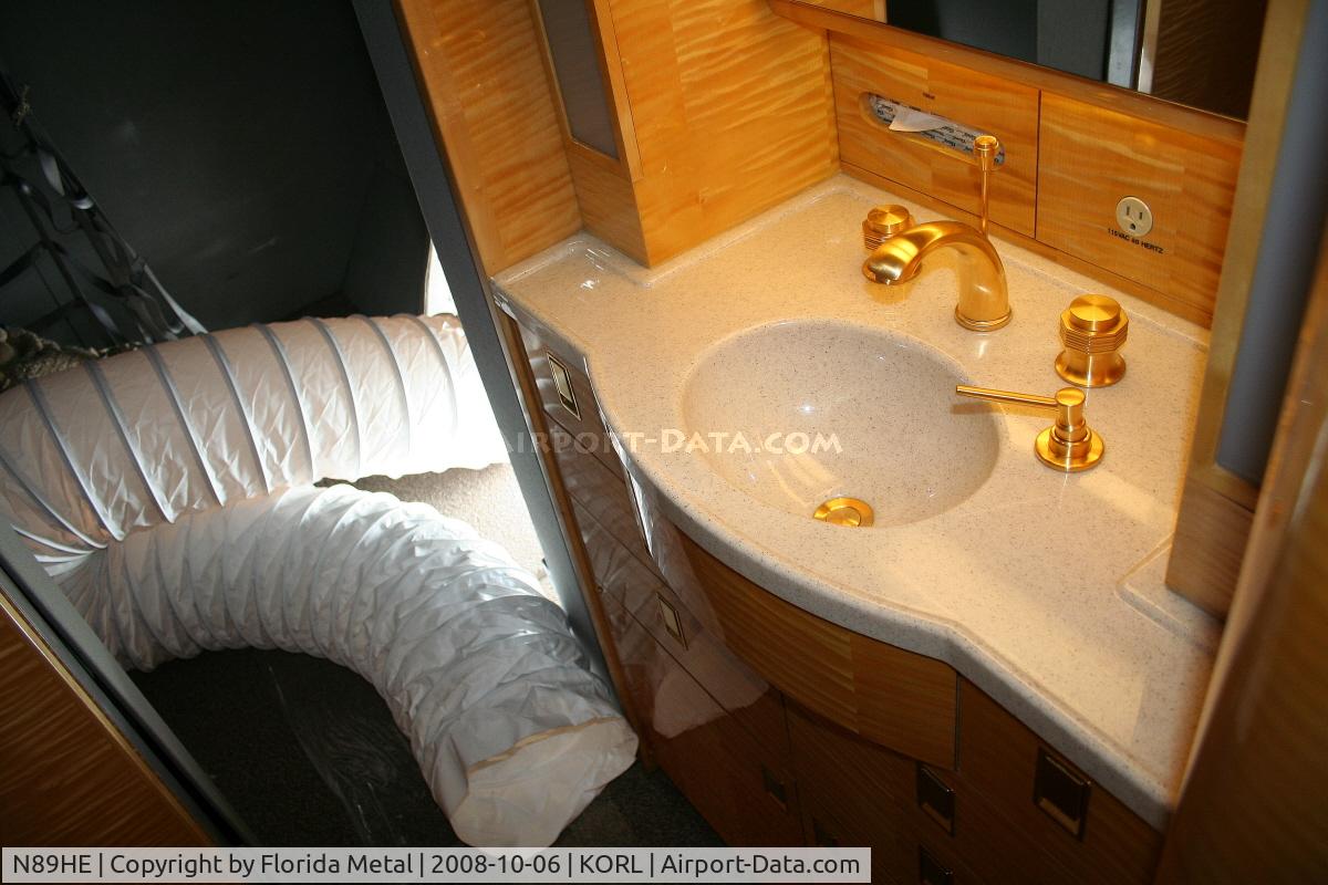 N89HE, 1999 Gulfstream Aerospace G-V C/N 568, Gulstream V interior at NBAA