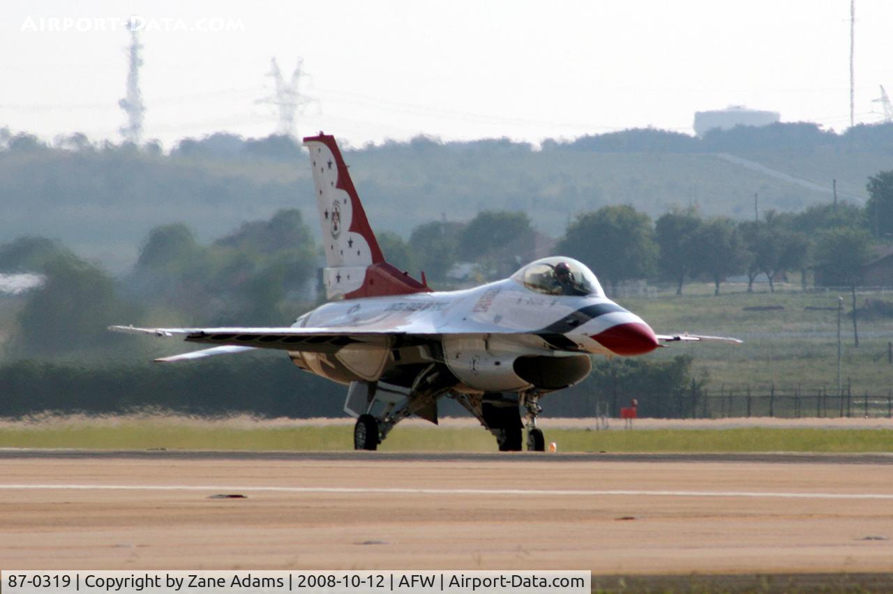 87-0319, 1987 General Dynamics F-16C Fighting Falcon C/N 5C-580, Thunderbird 1 at the 2008 Alliance Airshow