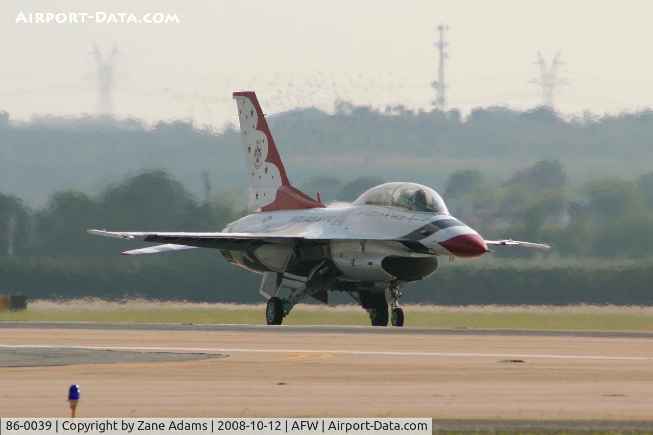 86-0039, 1986 General Dynamics F-16D Fighting Falcon C/N 5D-43, Thunderbird 4 at the 2008 Alliance Airshow