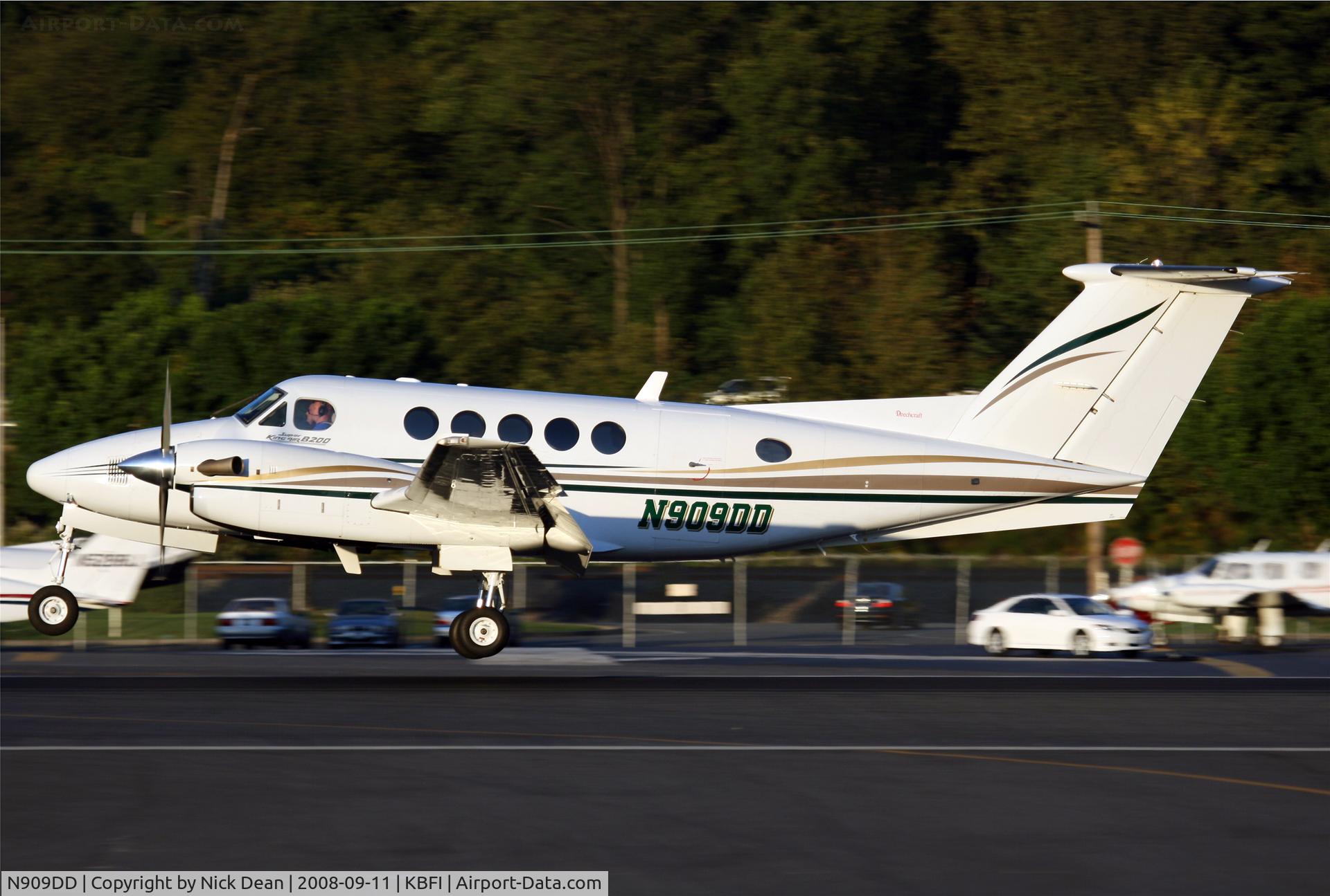 N909DD, 1999 Raytheon B200 King Air C/N BB-1695, /
