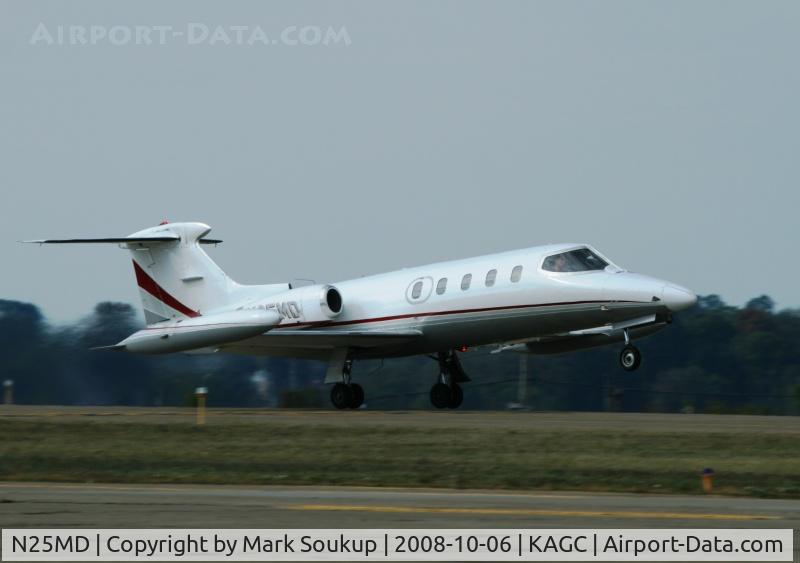 N25MD, 1970 Gates Learjet 25 C/N 25-054, Lear jet leaving KAGC