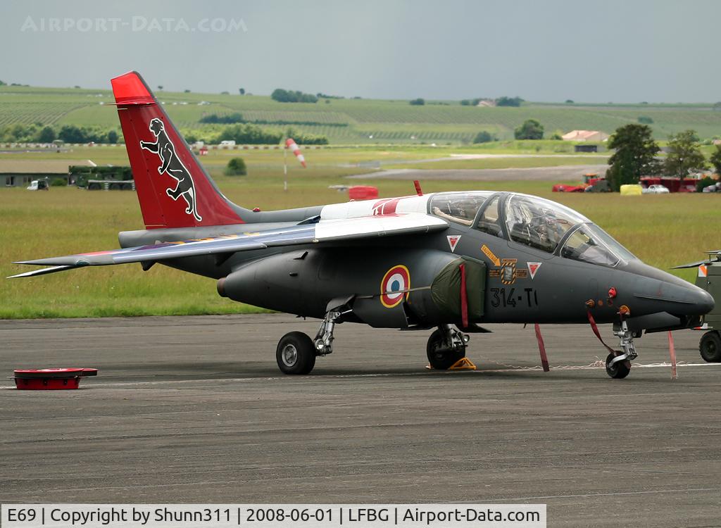 E69, Dassault-Dornier Alpha Jet E C/N E69, Used as spare during LFBG Airshow 2008... Other special c/s on right side
