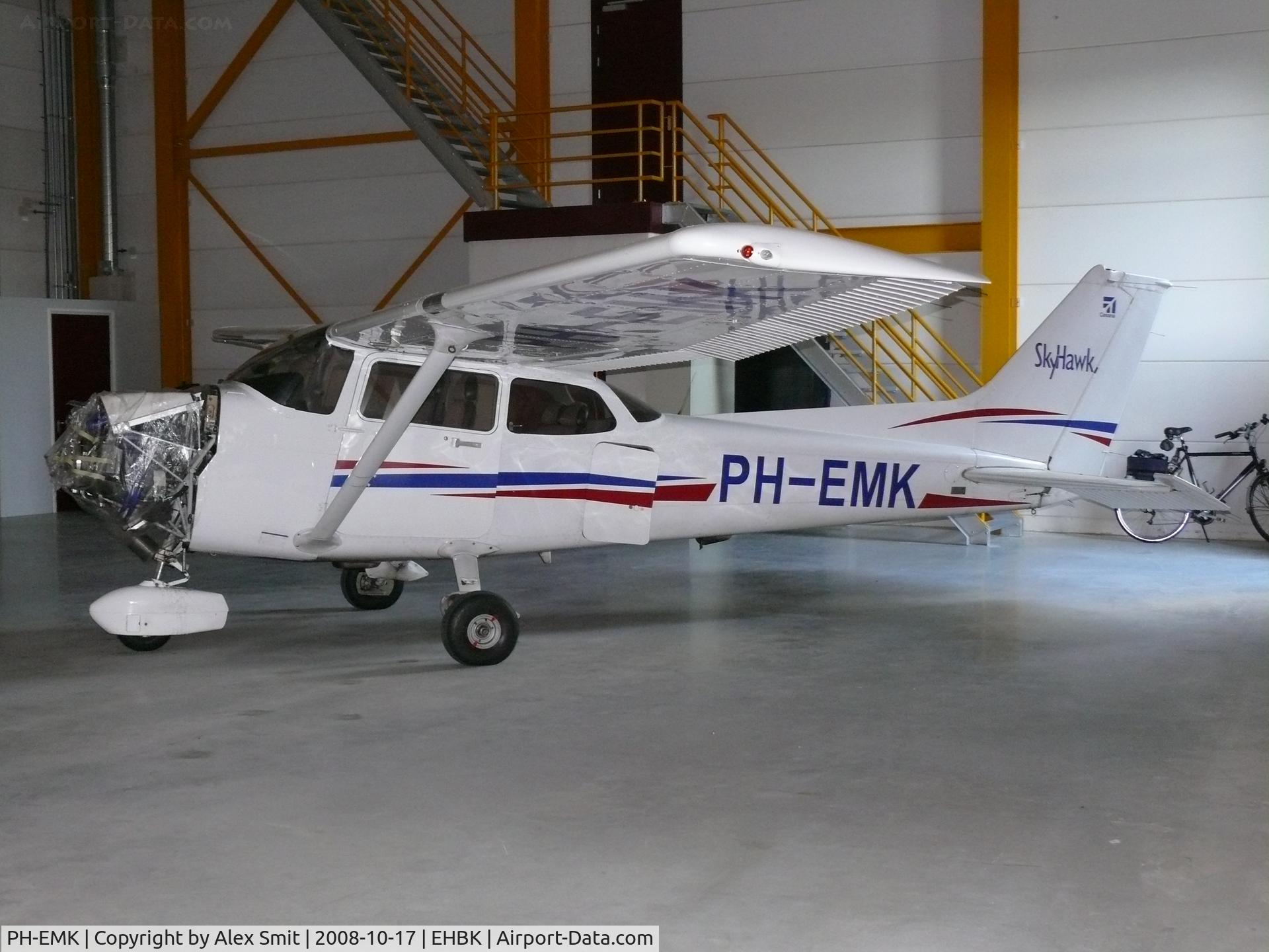 PH-EMK, 2003 Cessna 172R SkyHawk C/N 17281163, Cessna C172R Skyhawk PH-EMK Air Service Limburg waiting for some new parts